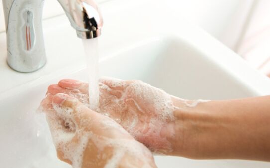 spălarea mâinilor pentru a preveni apariția paraziților în organism